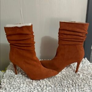 Elegant Tan Suede Women's Boots